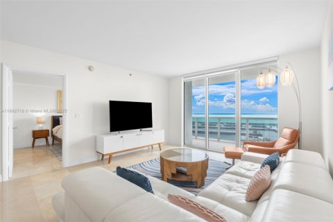 Condo in Hallandale Beach, Florida, 3 bedrooms  № 1945450 - photo 4
