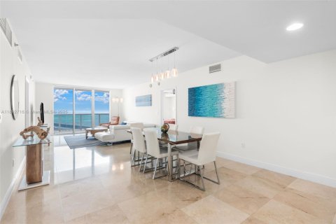 Condo in Hallandale Beach, Florida, 3 bedrooms  № 1945450 - photo 5