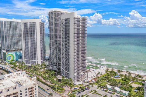 Condo in Hallandale Beach, Florida, 3 bedrooms  № 1945450 - photo 29