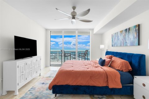Condo in Hallandale Beach, Florida, 3 bedrooms  № 1945450 - photo 12