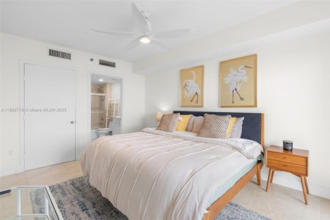 Condo in Hallandale Beach, Florida, 3 bedrooms  № 1945450 - photo 18