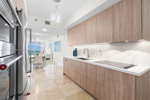 Condo in Hallandale Beach, Florida, 3 bedrooms  № 1945450 - photo 8