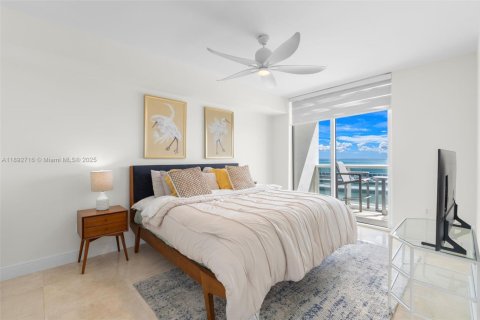 Condo in Hallandale Beach, Florida, 3 bedrooms  № 1945450 - photo 17