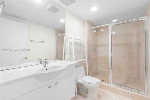 Condo in Hallandale Beach, Florida, 3 bedrooms  № 1945450 - photo 22