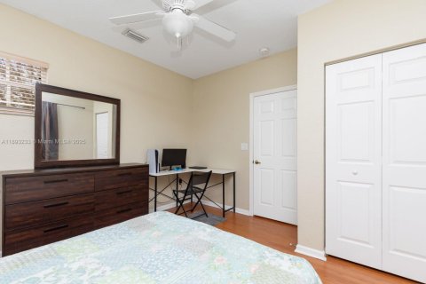 House in Pembroke Pines, Florida 3 bedrooms, 178.65 sq.m. № 1945628 - photo 27