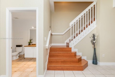 House in Pembroke Pines, Florida 3 bedrooms, 178.65 sq.m. № 1945628 - photo 16