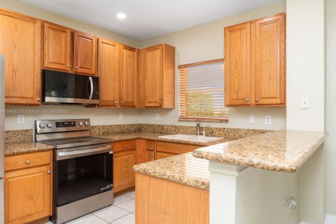 House in Pembroke Pines, Florida 3 bedrooms, 178.65 sq.m. № 1945628 - photo 9