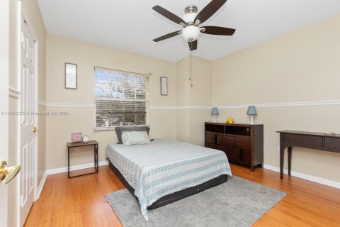 House in Pembroke Pines, Florida 3 bedrooms, 178.65 sq.m. № 1945628 - photo 25