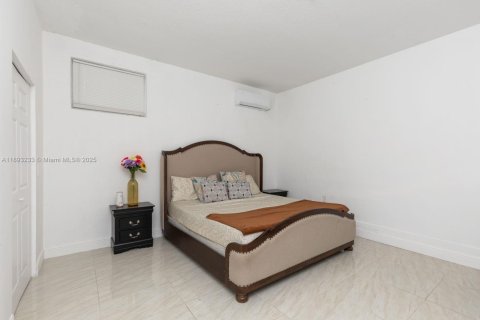 House in Pembroke Pines, Florida 3 bedrooms, 178.65 sq.m. № 1945628 - photo 29