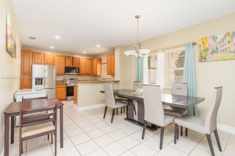 House in Pembroke Pines, Florida 3 bedrooms, 178.65 sq.m. № 1945628 - photo 7