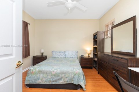 House in Pembroke Pines, Florida 3 bedrooms, 178.65 sq.m. № 1945628 - photo 26