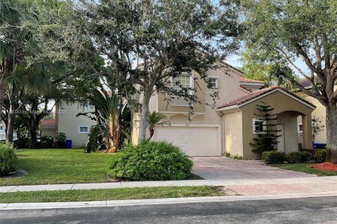 House in Pembroke Pines, Florida 3 bedrooms, 178.65 sq.m. № 1945628 - photo 2