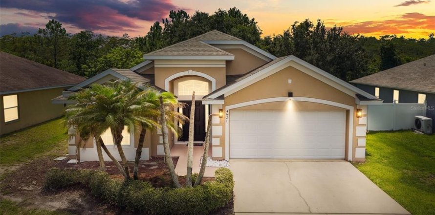 House in Kissimmee, Florida 3 bedrooms, 168.06 sq.m. № 2152050