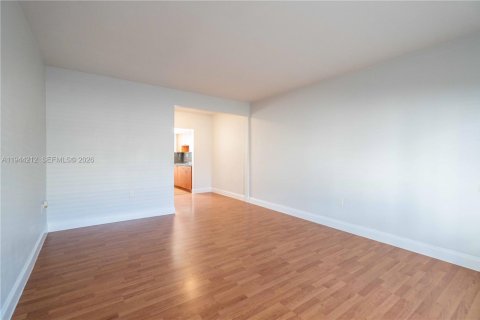 Apartamento en alquiler en Miami Beach, Florida, 48.77 m2 № 2000675 - foto 4