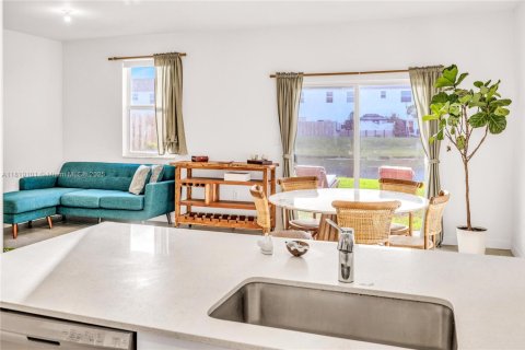 Touwnhouse à vendre à Miami, Floride: 3 chambres, 157.47 m2 № 1935735 - photo 11