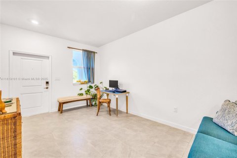 Touwnhouse à vendre à Miami, Floride: 3 chambres, 157.47 m2 № 1935735 - photo 6