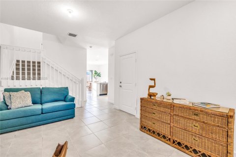 Touwnhouse à vendre à Miami, Floride: 3 chambres, 157.47 m2 № 1935735 - photo 7