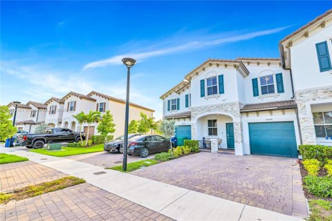 Touwnhouse à vendre à Miami, Floride: 3 chambres, 157.47 m2 № 1935735 - photo 29