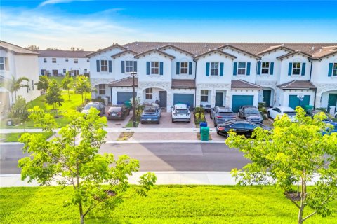Touwnhouse à vendre à Miami, Floride: 3 chambres, 157.47 m2 № 1935735 - photo 28