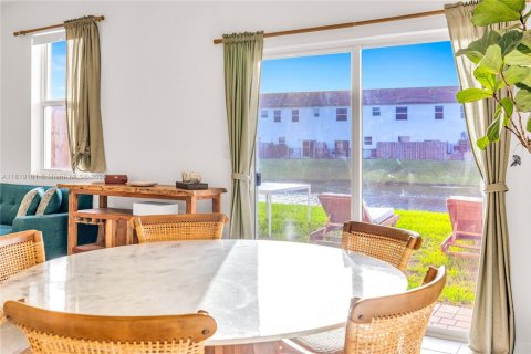 Touwnhouse à vendre à Miami, Floride: 3 chambres, 157.47 m2 № 1935735 - photo 10