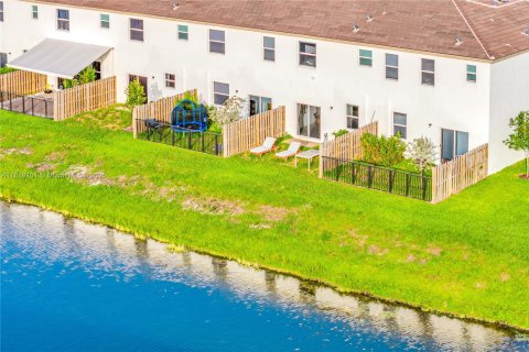Touwnhouse à vendre à Miami, Floride: 3 chambres, 157.47 m2 № 1935735 - photo 25