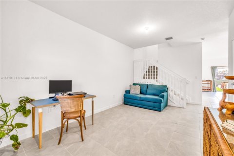 Touwnhouse à vendre à Miami, Floride: 3 chambres, 157.47 m2 № 1935735 - photo 5