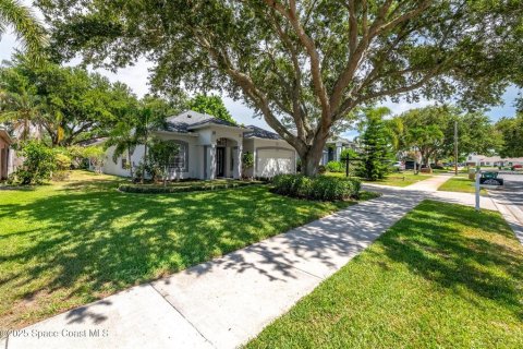 House in Merrit Island, Florida 3 bedrooms, 172.98 sq.m. № 1829690 - photo 2