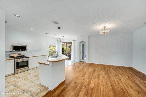 House in Merrit Island, Florida 3 bedrooms, 172.98 sq.m. № 1829690 - photo 12
