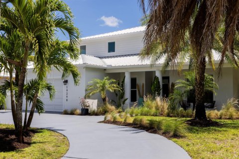 House in Jupiter, Florida 5 bedrooms, 349.41 sq.m. № 2245624 - photo 4