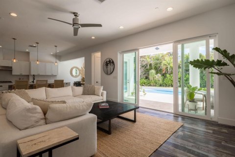 House in Jupiter, Florida 5 bedrooms, 349.41 sq.m. № 2245624 - photo 14