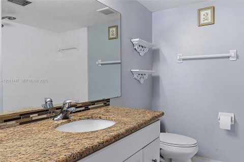 Снять в аренду кондоминиум в Окленд-Парк, Флорида 2 спальни, 99.41м2, № 2075186 - фото 27