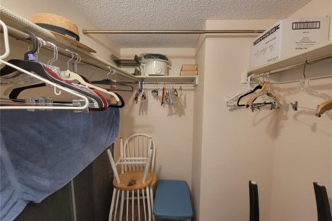 Condo in Saint Petersburg, Florida, 2 bedrooms  № 2093721 - photo 26