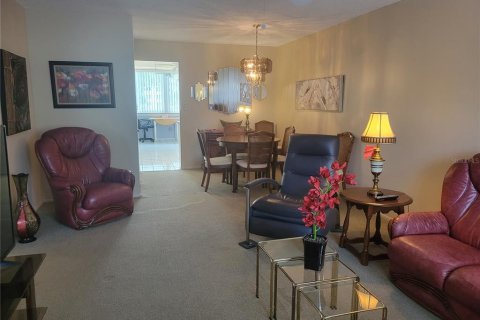 Condo in Saint Petersburg, Florida, 2 bedrooms  № 2093721 - photo 8
