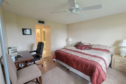 Condo in Saint Petersburg, Florida, 2 bedrooms  № 2093721 - photo 18