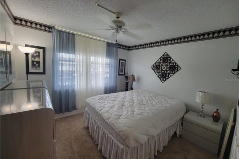 Condo in Saint Petersburg, Florida, 2 bedrooms  № 2093721 - photo 28