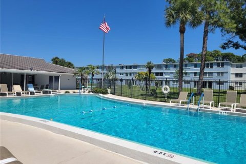Condo in Saint Petersburg, Florida, 2 bedrooms  № 2093721 - photo 4