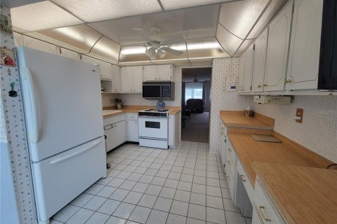 Condo in Saint Petersburg, Florida, 2 bedrooms  № 2093721 - photo 12