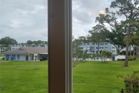 Condo in Saint Petersburg, Florida, 2 bedrooms  № 2093721 - photo 15