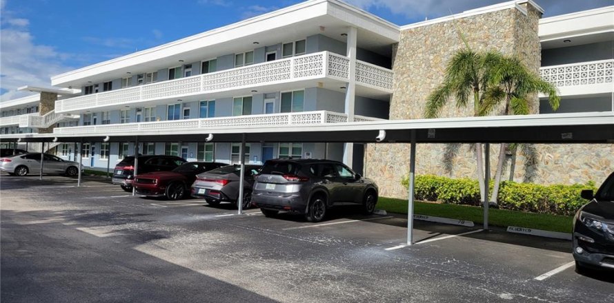 Condo in Saint Petersburg, Florida, 2 bedrooms  № 2093721