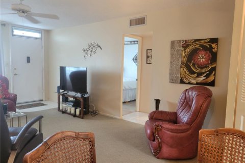 Condo in Saint Petersburg, Florida, 2 bedrooms  № 2093721 - photo 9