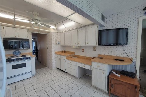 Condo in Saint Petersburg, Florida, 2 bedrooms  № 2093721 - photo 11
