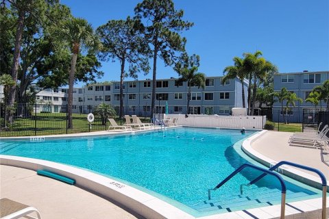 Condo in Saint Petersburg, Florida, 2 bedrooms  № 2093721 - photo 5