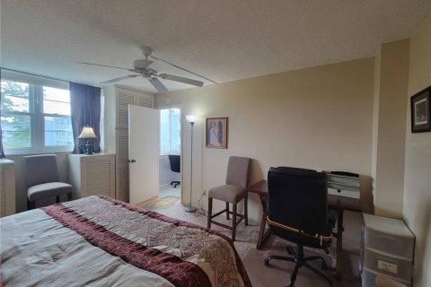 Condo in Saint Petersburg, Florida, 2 bedrooms  № 2093721 - photo 22