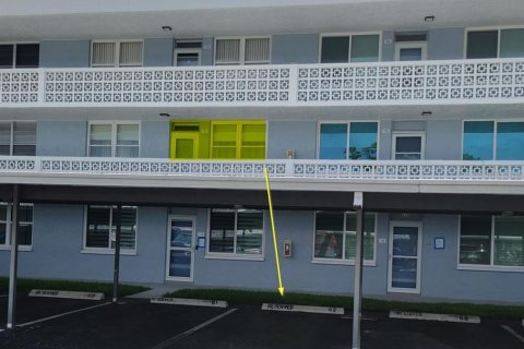 Condo in Saint Petersburg, Florida, 2 bedrooms  № 2093721 - photo 2