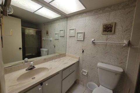 Condo in Saint Petersburg, Florida, 2 bedrooms  № 2093721 - photo 24