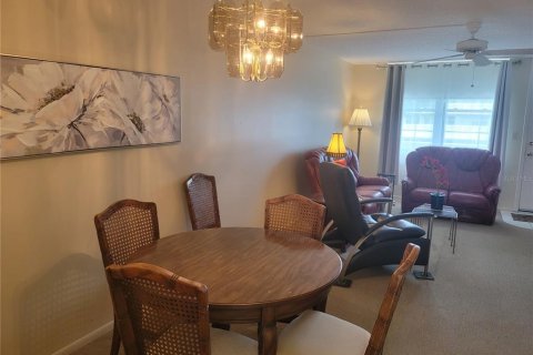 Condo in Saint Petersburg, Florida, 2 bedrooms  № 2093721 - photo 10