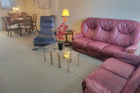 Condo in Saint Petersburg, Florida, 2 bedrooms  № 2093721 - photo 7