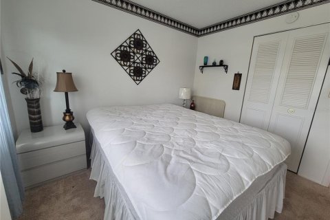 Condo in Saint Petersburg, Florida, 2 bedrooms  № 2093721 - photo 29