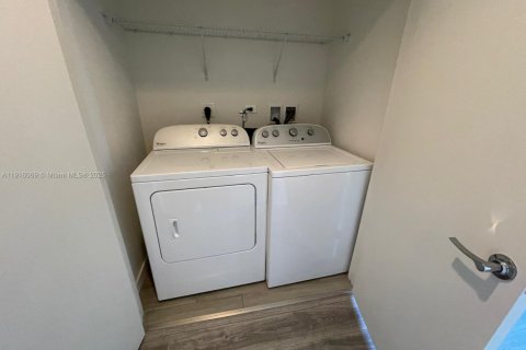 Снять в аренду кондоминиум в Майами, Флорида 1 спальня, 62.62м2, № 1970799 - фото 23