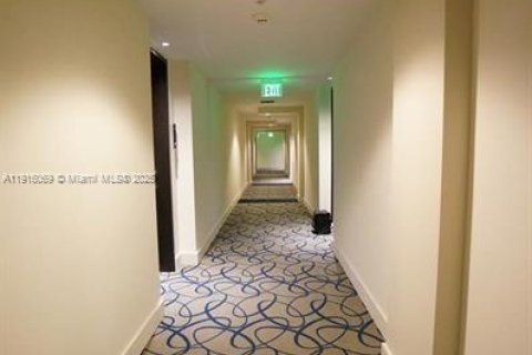 Снять в аренду кондоминиум в Майами, Флорида 1 спальня, 62.62м2, № 1970799 - фото 8